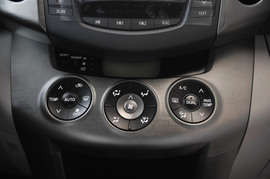 2010款丰田RAV4自动豪华版到店实拍