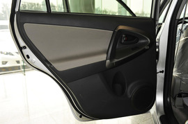 2010款丰田RAV4自动豪华版到店实拍