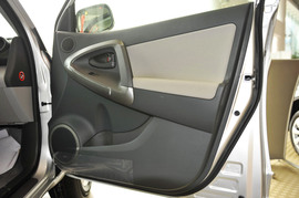2010款丰田RAV4自动豪华版到店实拍