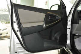 2010款丰田RAV4自动豪华版到店实拍