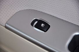 2011款中华骏捷FSV新锐版1.5AT豪华型到店实拍