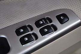 2011款中华骏捷FSV新锐版1.5AT豪华型到店实拍