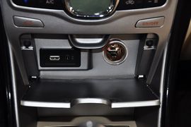 2011款中华骏捷FSV新锐版1.5AT豪华型到店实拍