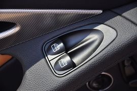 2011款奔驰SL300