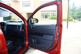 2011款Jeep新指南者2.4L