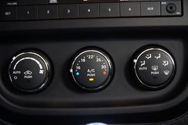 2011款Jeep新指南者2.4L