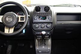 2011款Jeep新指南者2.4L