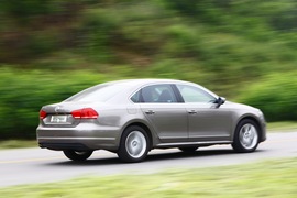 2011款上海大众全新帕萨特1.8T御尊版试驾实拍