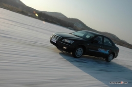 冰雪试驾现代御翔