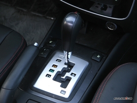 现代索纳塔-御翔内饰