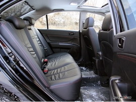 现代索纳塔-御翔内饰