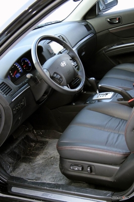 现代索纳塔-御翔内饰