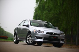 2011款三菱翼神1.8LCVT致尚版豪华型试驾实拍