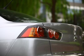 2011款三菱翼神1.8LCVT致尚版豪华型试驾实拍