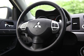 2011款三菱翼神1.8L