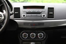 2011款三菱翼神1.8L