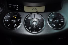 2011款丰田RAV4