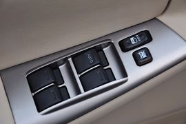 2011款丰田花冠1.6L