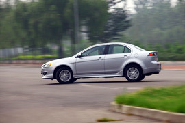 2011款三菱翼神1.8L