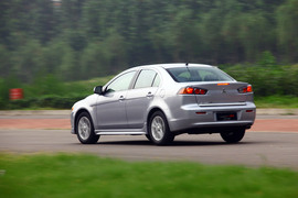 2011款三菱翼神1.8L
