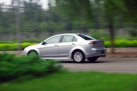 2011款三菱翼神1.8L
