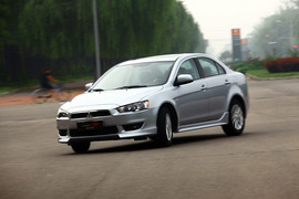 2011款三菱翼神1.8L