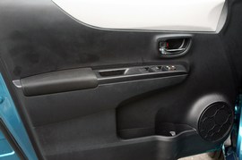 2012款丰田雅力士