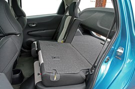 2012款丰田雅力士