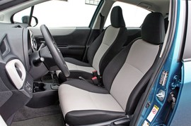 2012款丰田雅力士