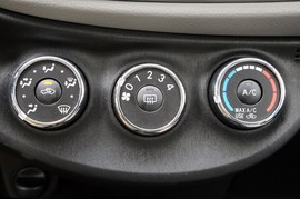 2012款丰田雅力士