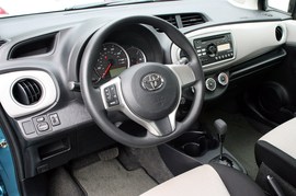 2012款丰田雅力士