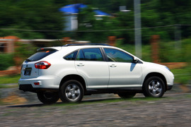 2011款比亚迪S6试驾