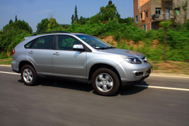 2011款比亚迪S6试驾