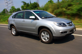 2011款比亚迪S6试驾