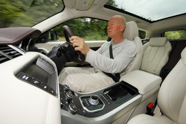 2012款路虎揽胜极光海外试驾实拍