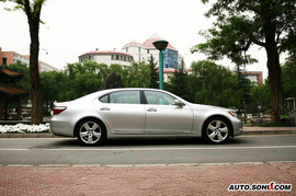 雷克萨斯LS460L外观