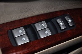 2011款荣威W5