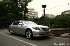 雷克萨斯LS460L尊贵型