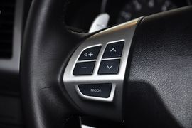 2011款三菱欧蓝德劲界