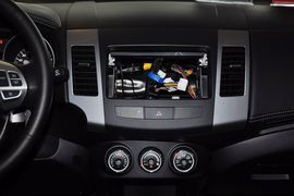 2011款三菱欧蓝德劲界