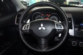 2011款三菱欧蓝德劲界