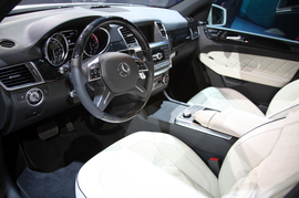 2012款奔驰ML海外试驾实拍