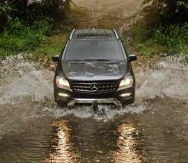 2012款奔驰ML海外试驾实拍