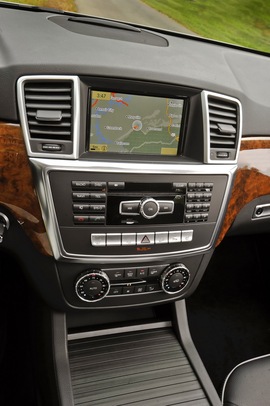 2012款奔驰ML海外试驾实拍