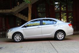 腾翼C30对比荣威350/新赛欧