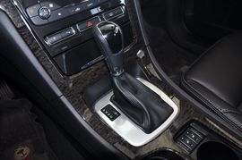 2011款长安福特蒙迪欧致胜2.0T