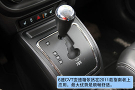 2011款Jeep指南者2.4豪华版