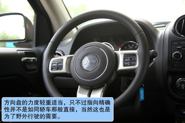 2011款Jeep指南者2.4豪华版