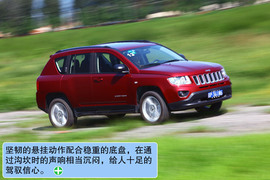 2011款Jeep指南者2.4豪华版