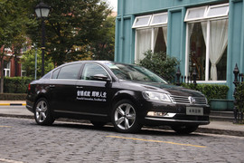 2012款全新迈腾2.0T至尊型上海试驾